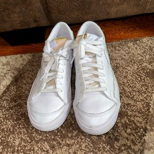 Women 8.5 Low Top Nike Blazers